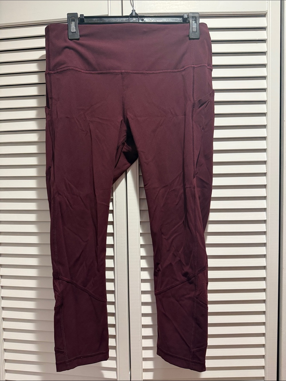 Lululemon - pace rival crops - size 10